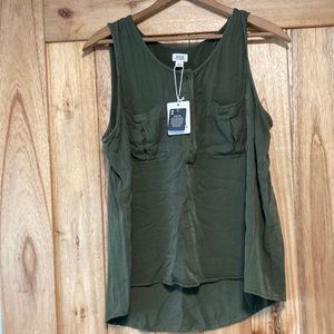 NWT Sleeveless Top Size Large
